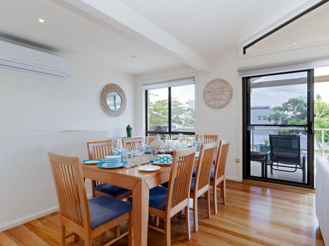 'Sandy Point Haven', 21a Sandy Point Rd - Stylish Haven With WIFI, Air Conditioning & Water Views - Rental Cars 3