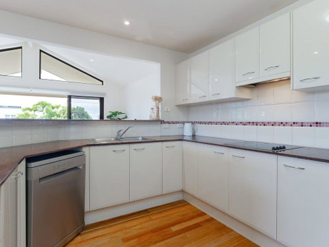 'Sandy Point Haven', 21a Sandy Point Rd - Stylish Haven With WIFI, Air Conditioning & Water Views - Rental Cars 2