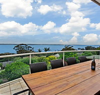 'The Bay' 25 Wallawa Rd - huge home with aircon spectacular views  chromecast - Rental Cars
