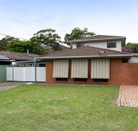 'Willows At The Bay' 111 Horace St - Large House with Aircon WIFI and Boat Parking. - Rental Cars