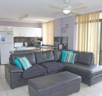 1 'The Commodore' 9-11 Donald St - Ground Floor Unit Close To Shops Cafe's And Marina - Rental Cars