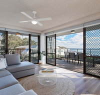 1 'The Poplars' 34 Magnus St - panoramic water views pool aircon  WIFI - Rental Cars