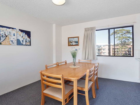 10 'Intrepid' 3 Intrepid Close - Water Views Over Shoal Bay Beach - Rental Cars 1