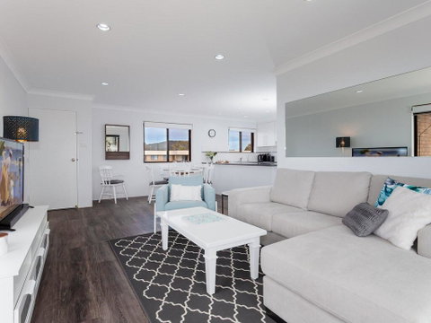 11 'Intrepid' , 3 Intrepid Close - Absolute Beachfront Bliss - Rental Cars 2