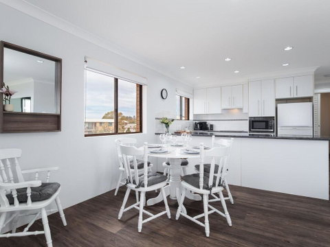 11 'Intrepid' , 3 Intrepid Close - Absolute Beachfront Bliss - Rental Cars 3