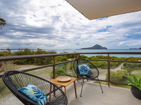 11 'Intrepid' , 3 Intrepid Close - Absolute Beachfront Bliss - Rental Cars 0