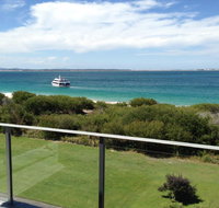 11 'Luskin Lodge' 29 Weatherly Close - stunning water views - Rental Cars