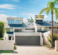 15 'The Moorings' 4 Cromarty Road - stunning with water views  pool - Rental Cars