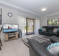 16 'Carindale' 19-23 Dowling St - Ground floor Foxtel Pool and Tennis Court - Rental Cars