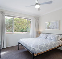 2 'Bronte Court' 17 Magnus Street - air con complex pool and centrally located - Rental Cars
