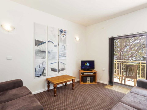 2 'Fiddlers Green' 62 Magnus Street - Ground Floor Unit Walking Distance To Nelson Bay - Rental Cars 3