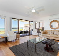 2 'The Pelicans' 53 Soldiers Point Road - ground floor unit on the waterfront - Rental Cars