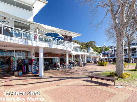 2 'Tradewinds', 110 Victoria Parade - Fantastic Unit With Waterviews & Close To The Marina - Rental Cars 0