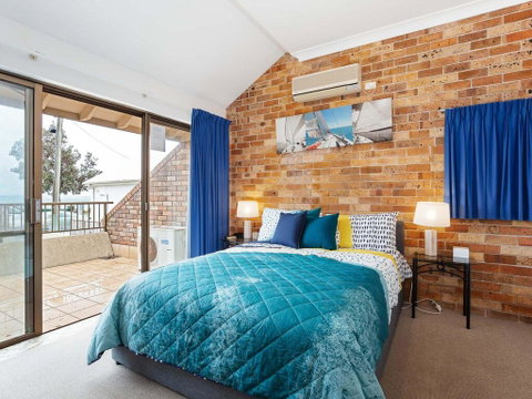 2 'Yachtsman Rest', 37 Victoria Parade - Foxtel, Aircon, Waterviews - Rental Cars 1