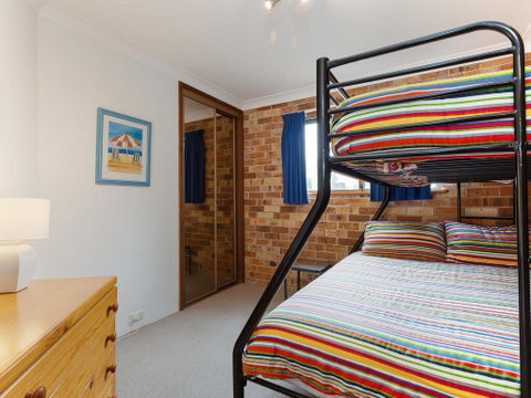 2 'Yachtsman Rest', 37 Victoria Parade - Foxtel, Aircon, Waterviews - Rental Cars 3
