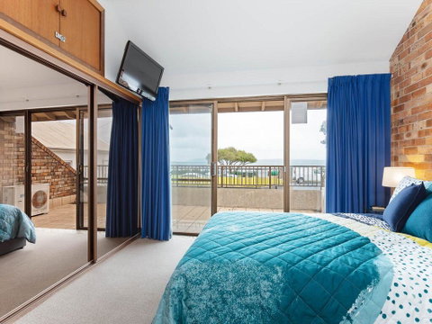 2 'Yachtsman Rest', 37 Victoria Parade - Foxtel, Aircon, Waterviews - Rental Cars 2