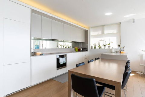 2 Bedroom Apartment With Bay View - Rental Cars 1