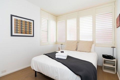 2 Bedroom Apartment With Bay View - Rental Cars 3