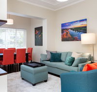 2-Bed Balmain Retreat with Outdoor Patio - Rental Cars
