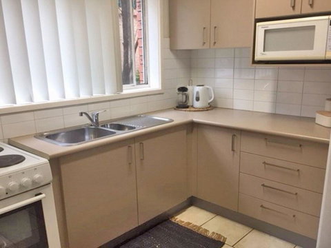 2/10 Catalina Close - Walk To Shoal Bay Beach - Rental Cars 2