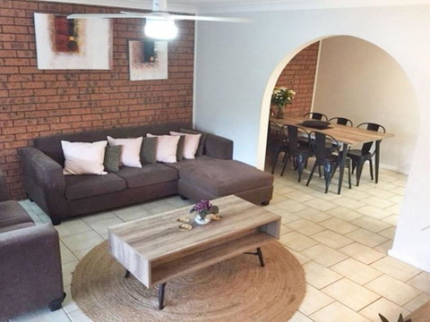 2/10 Catalina Close - Walk To Shoal Bay Beach - Rental Cars 1