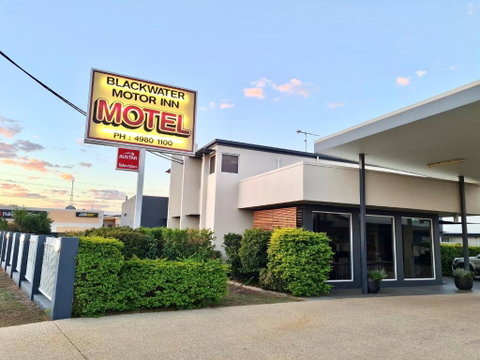 Blackwater Motor Inn - Rental Cars 2