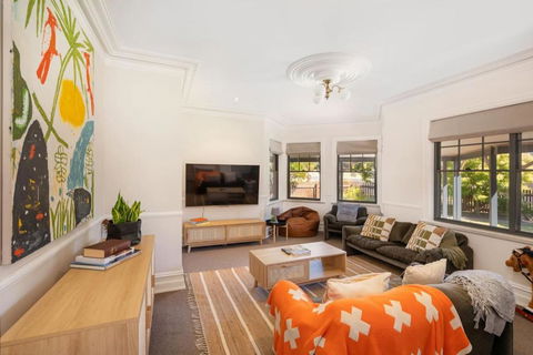 Cavalo - Explore Wine Country From This Art-filled Family Stay - Rental Cars 1