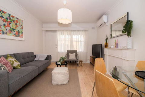 Cranbrook Courtyard - A Sunny City-fringe Retreat - Rental Cars 0