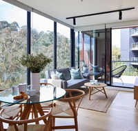 2BR Apt With Yarra River Views  Parking - Rental Cars