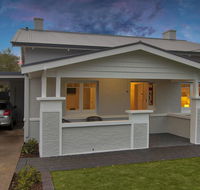 2BR Cottage With Parking Close To Adelaide CBD - Rental Cars