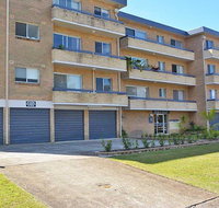 3 'Silvana Court' 26 Ajax Avenue - neat unit with air conditioning - Rental Cars