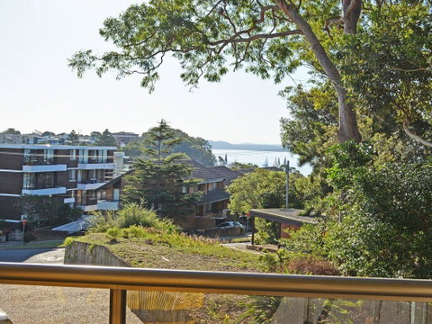 30 'The Commodore' 9-11 Donald Street - Fabulous 3 Bedroom 2 Bathroom 2 Carspaces - Rental Cars 2