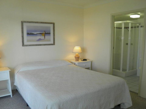 30 'The Commodore' 9-11 Donald Street - Fabulous 3 Bedroom 2 Bathroom 2 Carspaces - Rental Cars 1