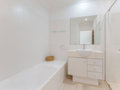 356 ' Oaks Pacific Blue', 265 Sandy Point Rd - Air Conditioned, Direct Pool Access And Suited For Disability - Rental Cars 1