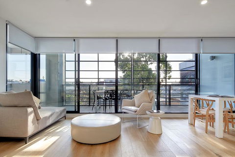 381 Cremorne - Rental Cars 1