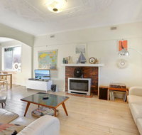 4 MONTROSE AVE - retro home in the heart of town - Rental Cars