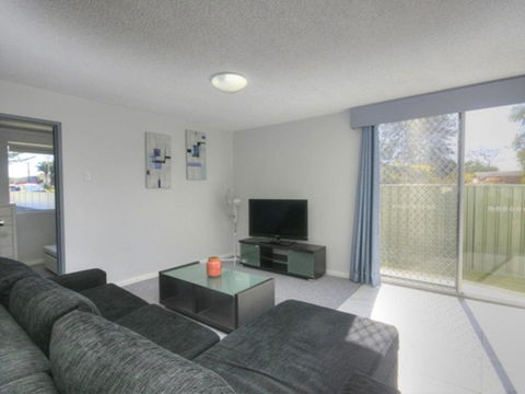 45B Wharf Street Downstairs - Rental Cars 2