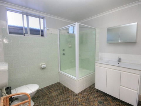 45B Wharf Street Downstairs - Rental Cars 1