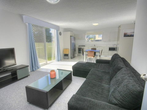 45B Wharf Street Downstairs - Rental Cars 0
