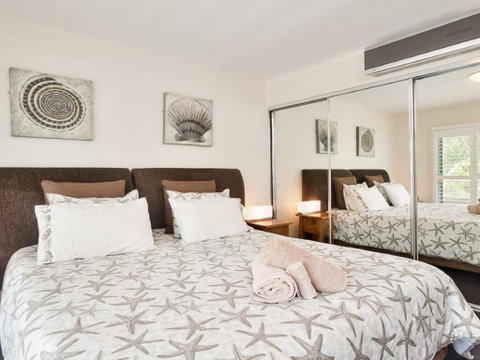 516 'Oaks Pacific Blue', 265 Sandy Point Road- Private Pool, Aircon, WIFI - Rental Cars 1