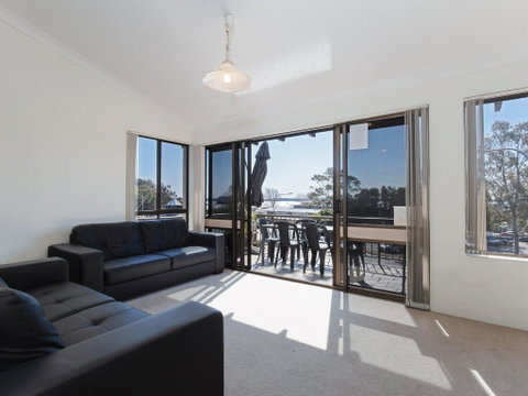 6 'Tradewinds' 110 Victoria Parade - Excellent CBD Location With Water Views - Rental Cars 1