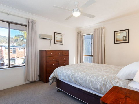 6 'Tradewinds' 110 Victoria Parade - Excellent CBD Location With Water Views - Rental Cars 3