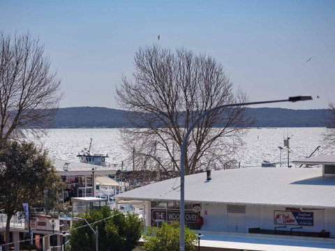 6 'Tradewinds' 110 Victoria Parade - Excellent CBD Location With Water Views - Rental Cars 0