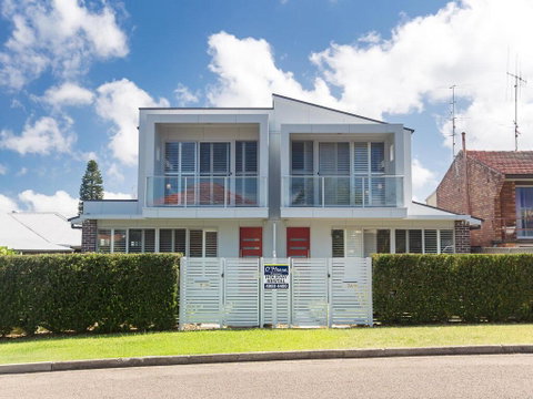 7a Judith Street - Stunning Duplex With Ducted Air Conditioning - Rental Cars 0