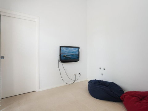 7a Judith Street - Stunning Duplex With Ducted Air Conditioning - Rental Cars 3