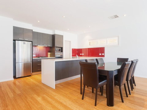 7a Judith Street - Stunning Duplex With Ducted Air Conditioning - Rental Cars 2