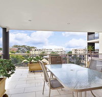 8 'Carrington' 15 Government Road - spacious unit with air conditioning and lift - Rental Cars