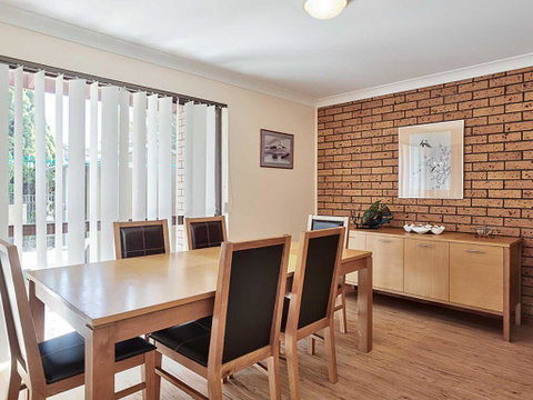 8c Norburn Avenue - Great Family Budget Holiday - Rental Cars 2