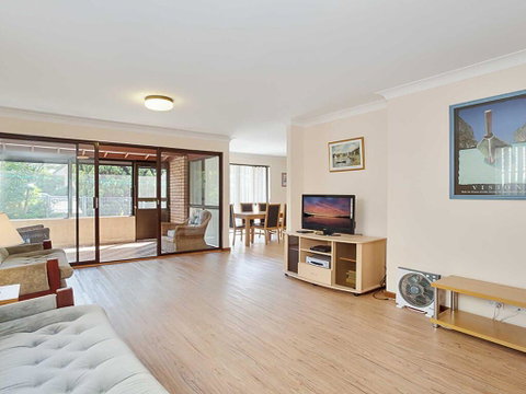 8c Norburn Avenue - Great Family Budget Holiday - Rental Cars 0