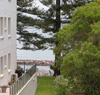 9 'Bronte Court' 17 Magnus Street - renovated unit with filtered views  pool - Rental Cars